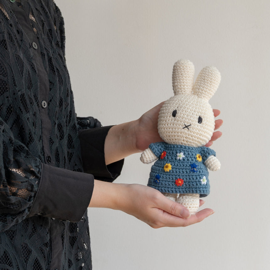 Miffy Handmade &amp; Dress Van Gogh Museum